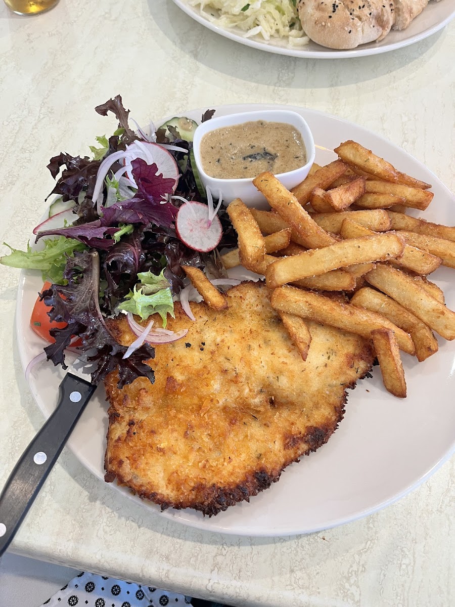 Taman Macedonian Grill House Photos 2